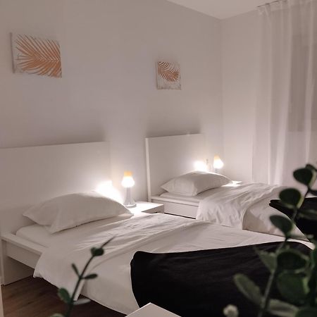 Marija Apartman Osijek Buitenkant foto