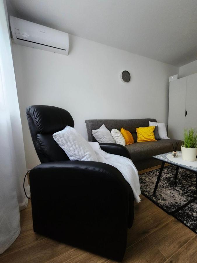 Marija Apartman Osijek Buitenkant foto